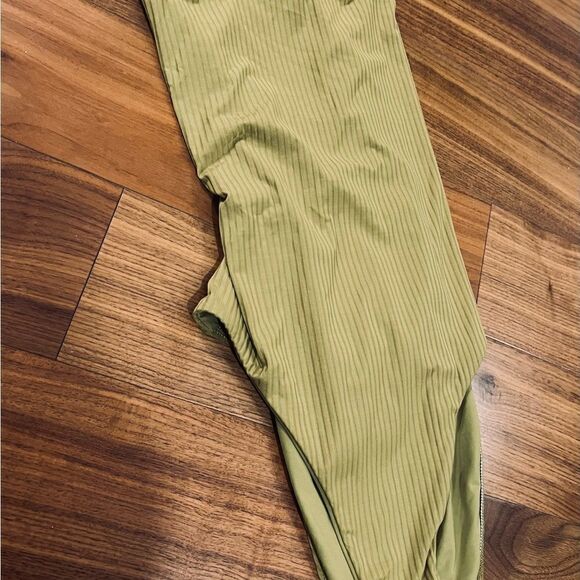 Vitamin A Yara wrap swimsuit size large NWOT - Picture 4 of 11